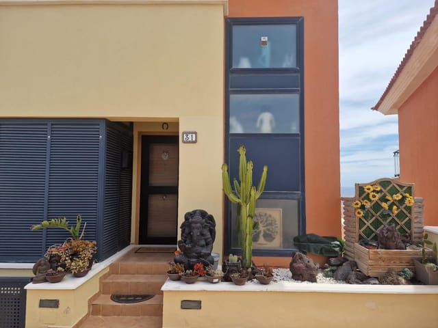 4 soveværelse Byhus til salg i Caleta de Fuste, Antigua med swimmingpool - € 325.000 (Ref: 9532769)