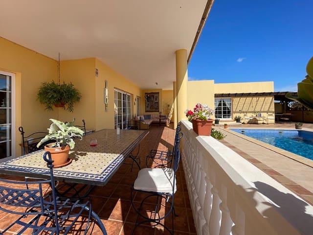 3 soverom Villa til salgs i Triquivijate med svømmebasseng garasje - € 570 000 (Ref: 9569390)