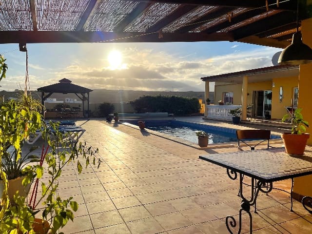 3 soverom Villa til salgs i Triquivijate med svømmebasseng garasje - € 570 000 (Ref: 9569390)