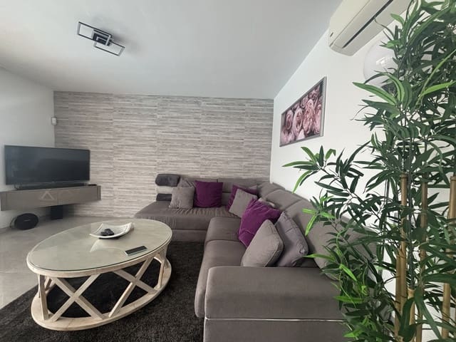 Chalet de 4 habitaciones en Caleta de Fuste, Antigua en venta con piscina - 575.000 € (Ref: 9571878)