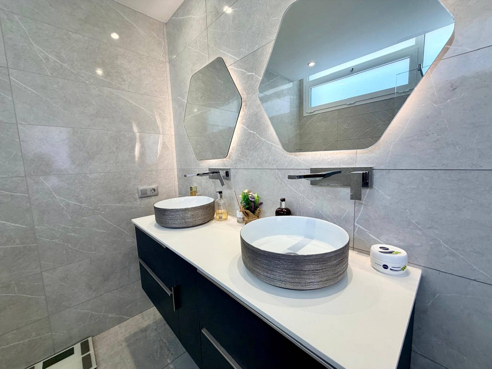 Chalet de 4 habitaciones en Caleta de Fuste en venta con piscina - 575.000 € (Ref: 9571878)
