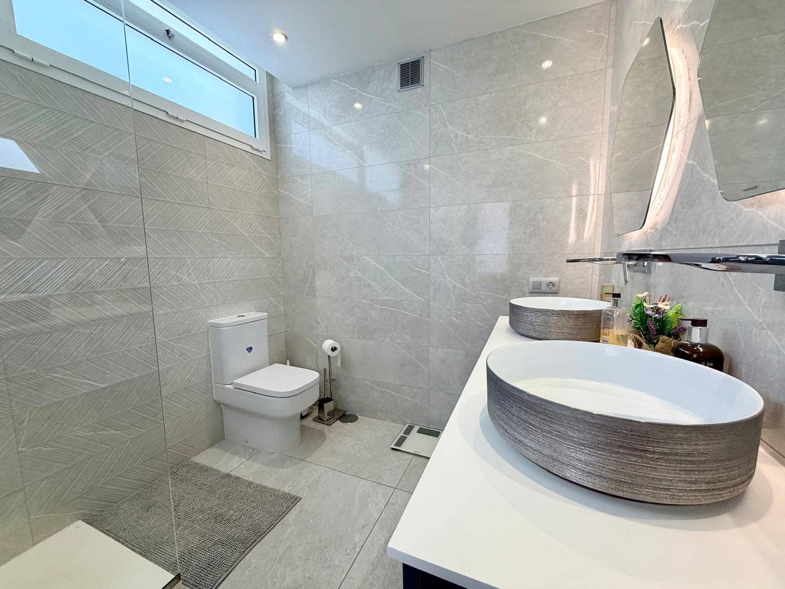 Chalet de 4 habitaciones en Caleta de Fuste en venta con piscina - 575.000 € (Ref: 9571878)