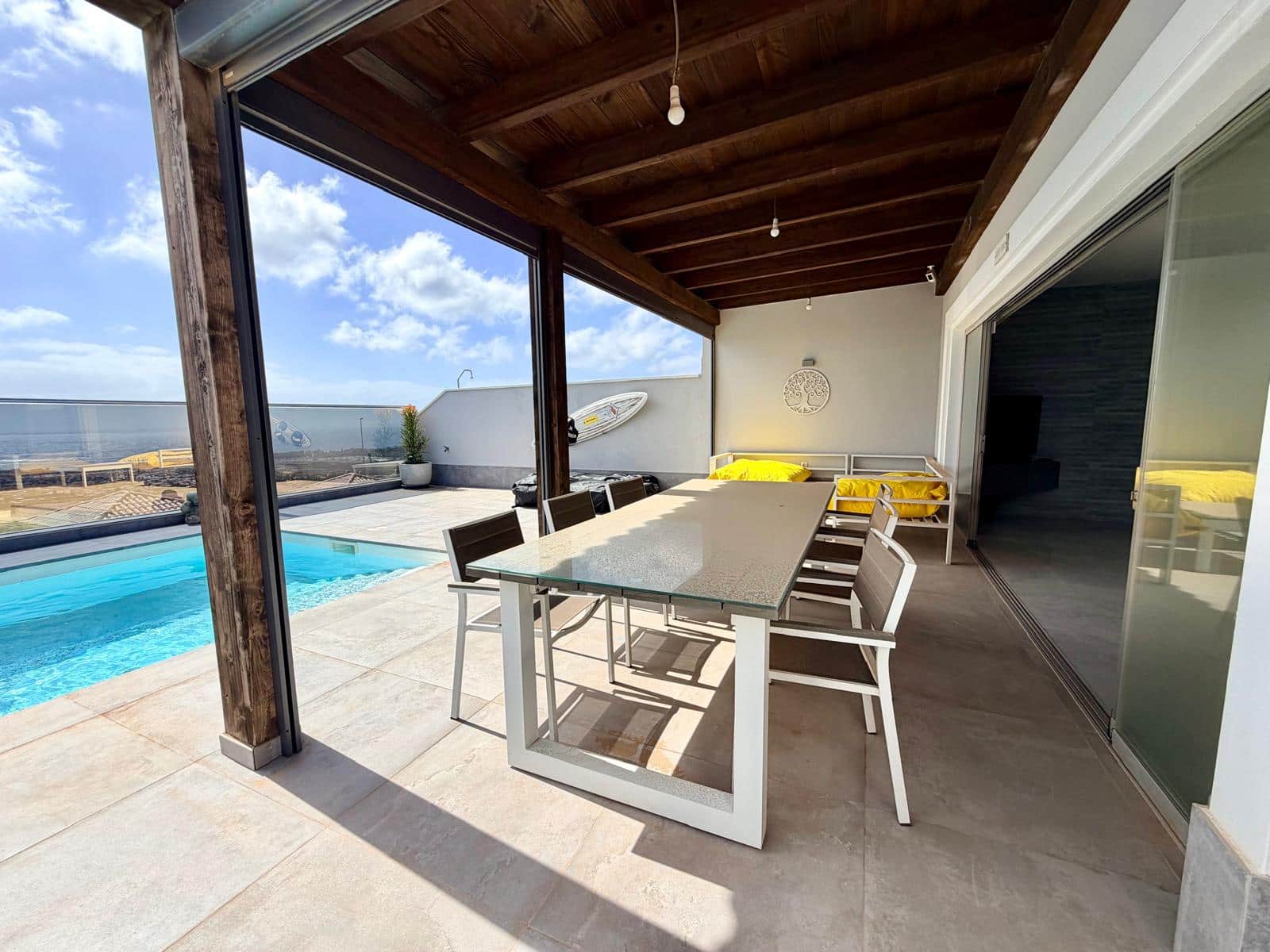 Chalet de 4 habitaciones en Caleta de Fuste en venta con piscina - 575.000 € (Ref: 9571878)