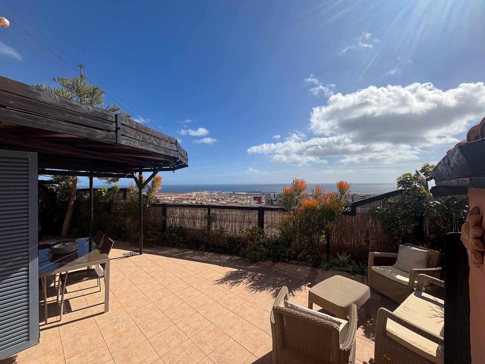 3 soveværelse Byhus til salg i Caleta de Fuste med swimmingpool garage - € 279.000 (Ref: 9572283)