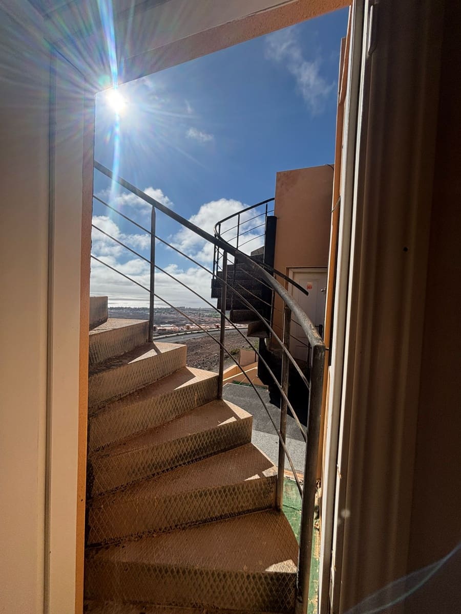 2 bedroom Townhouse for sale in Caleta de Fuste with pool - € 180,000 (Ref: 9598072)