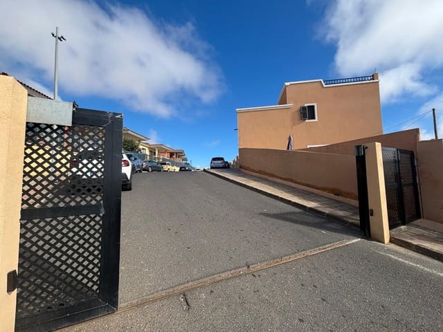 2 slaapkamer Huis te koop in Caleta de Fuste, Antigua met zwembad - € 180.000 (Ref: 9598072)