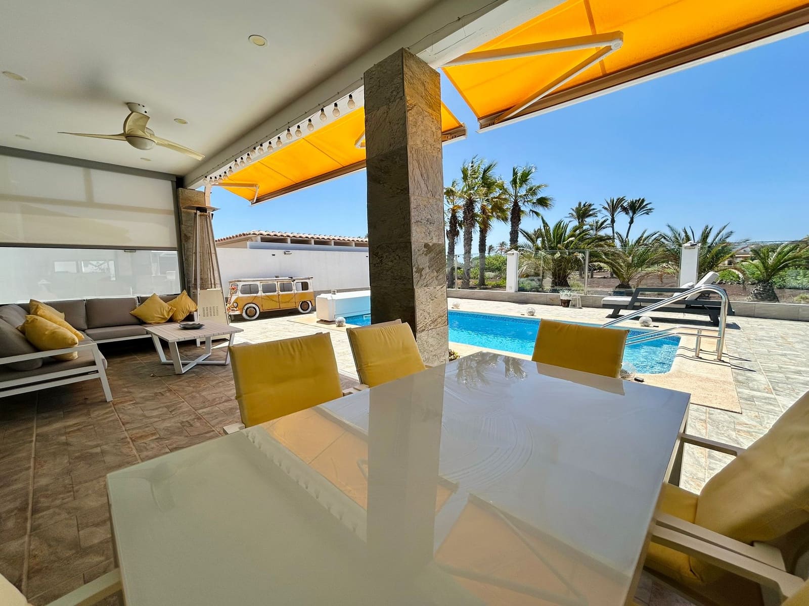 3 bedroom Villa for sale in Caleta de Fuste with pool - € 590,000 (Ref: 9628352)