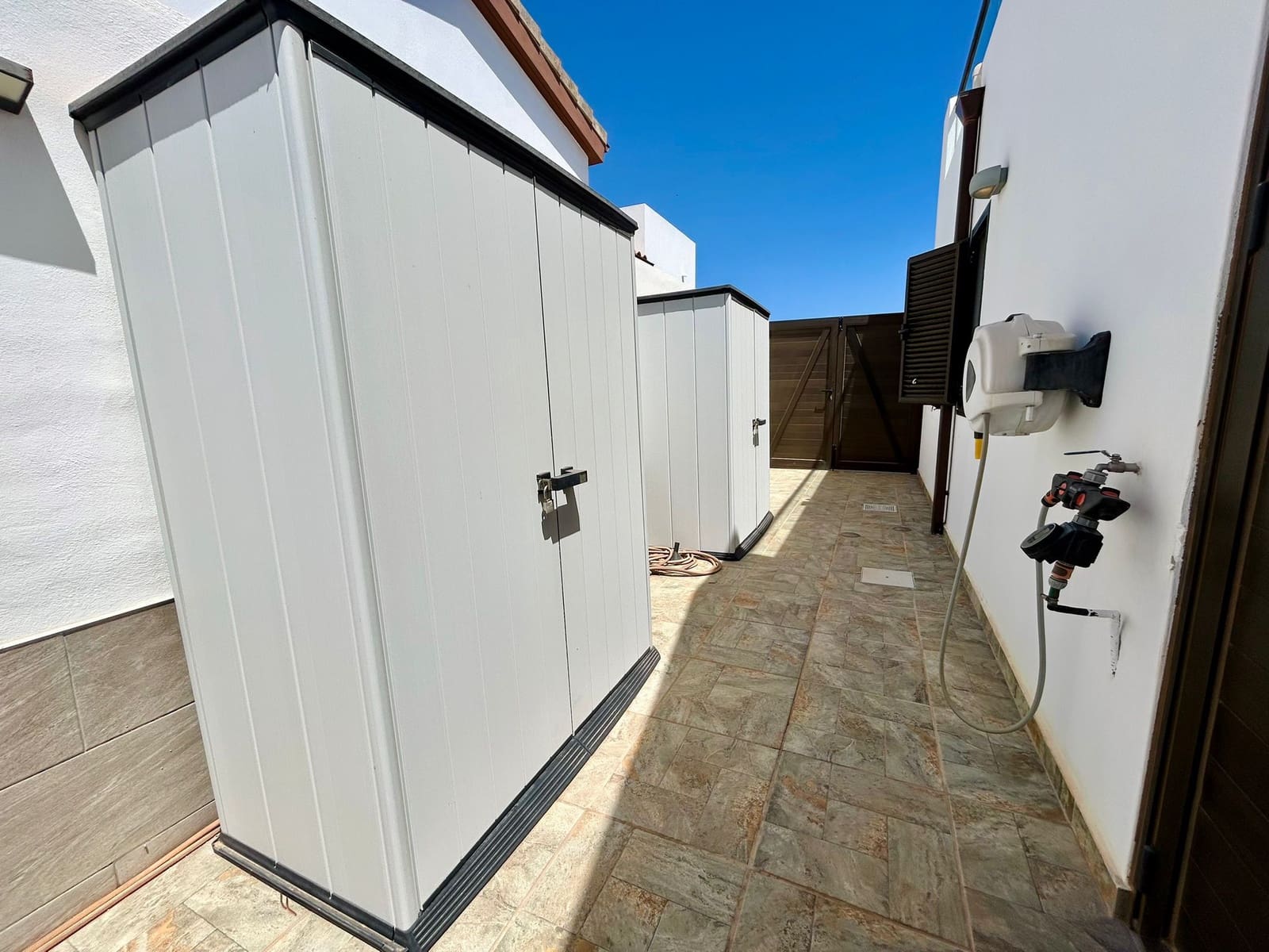 3 bedroom Villa for sale in Caleta de Fuste with pool - € 590,000 (Ref: 9628352)