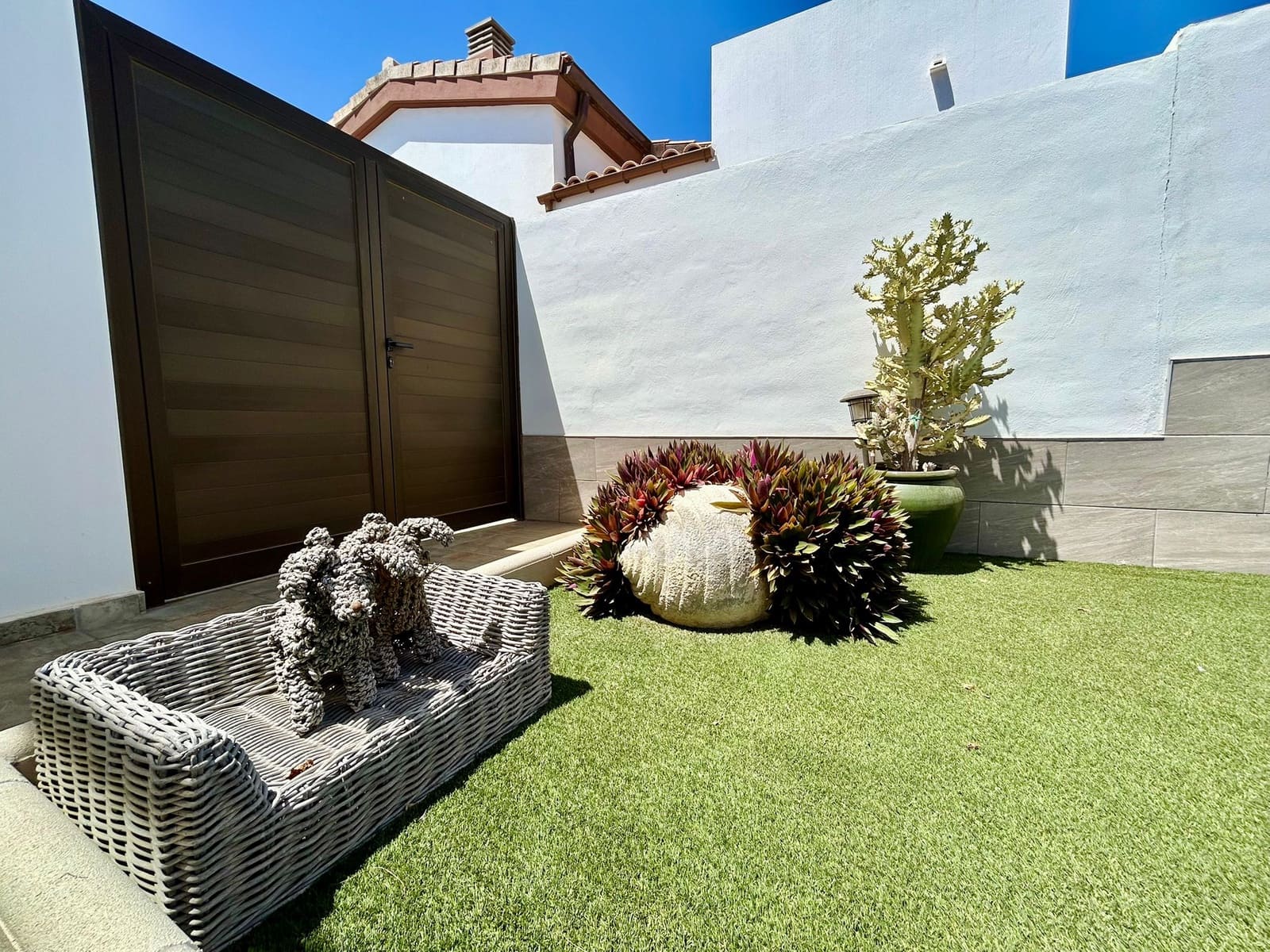 3 bedroom Villa for sale in Caleta de Fuste with pool - € 590,000 (Ref: 9628352)