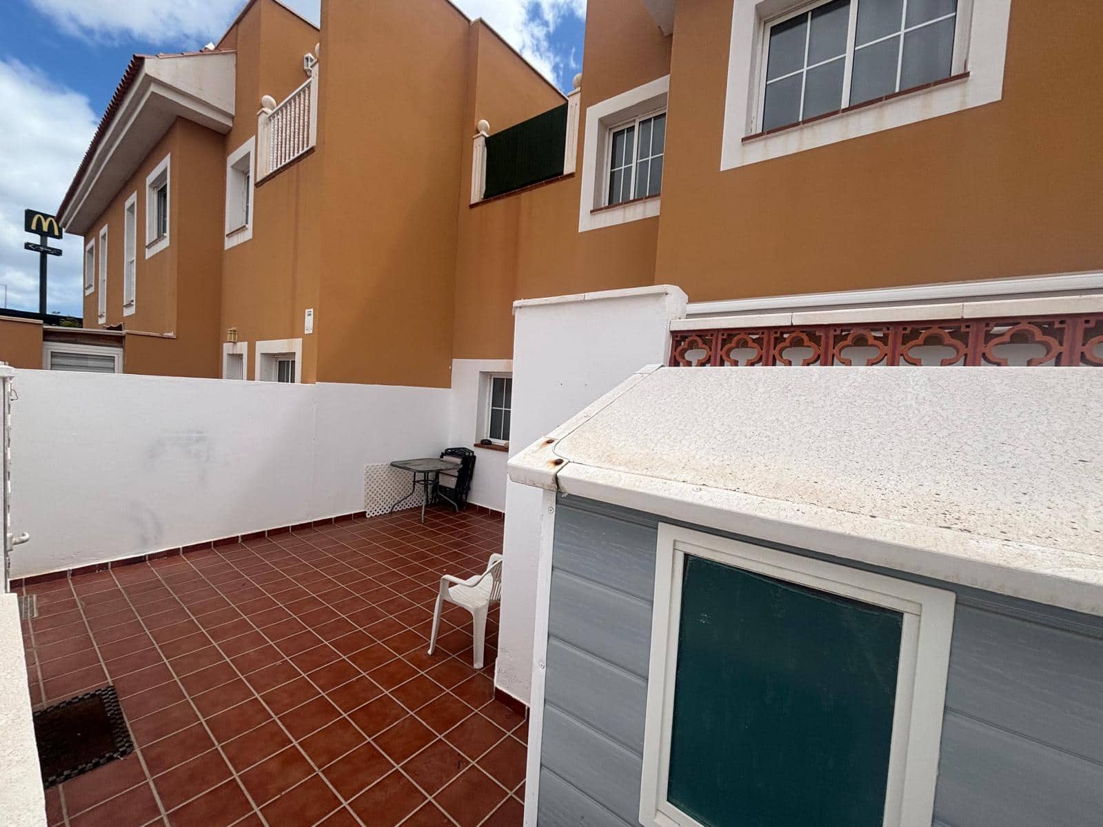 2 soverom Leilighet til salgs i Caleta de Fuste med svømmebasseng garasje - € 289 000 (Ref: 9757543)