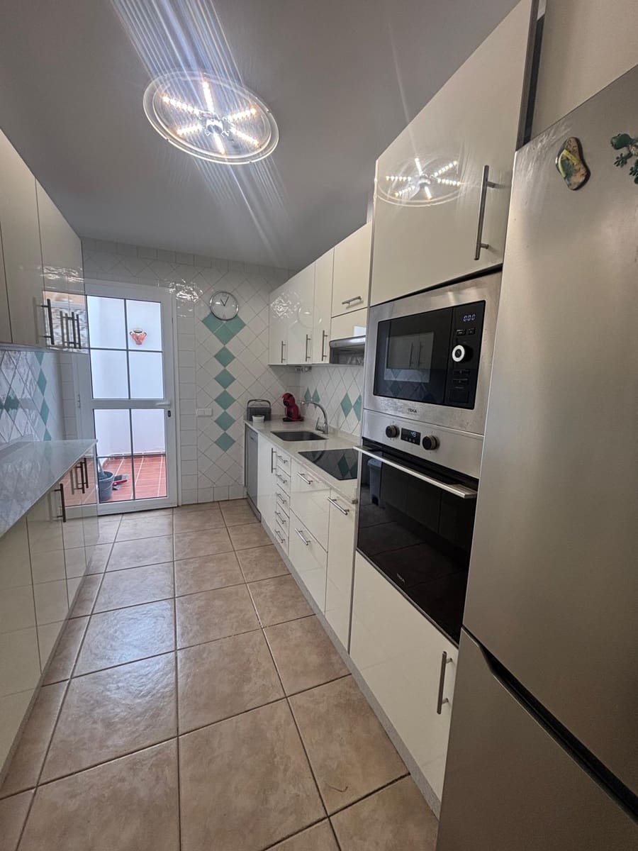 2 soverom Leilighet til salgs i Caleta de Fuste med svømmebasseng garasje - € 289 000 (Ref: 9757543)