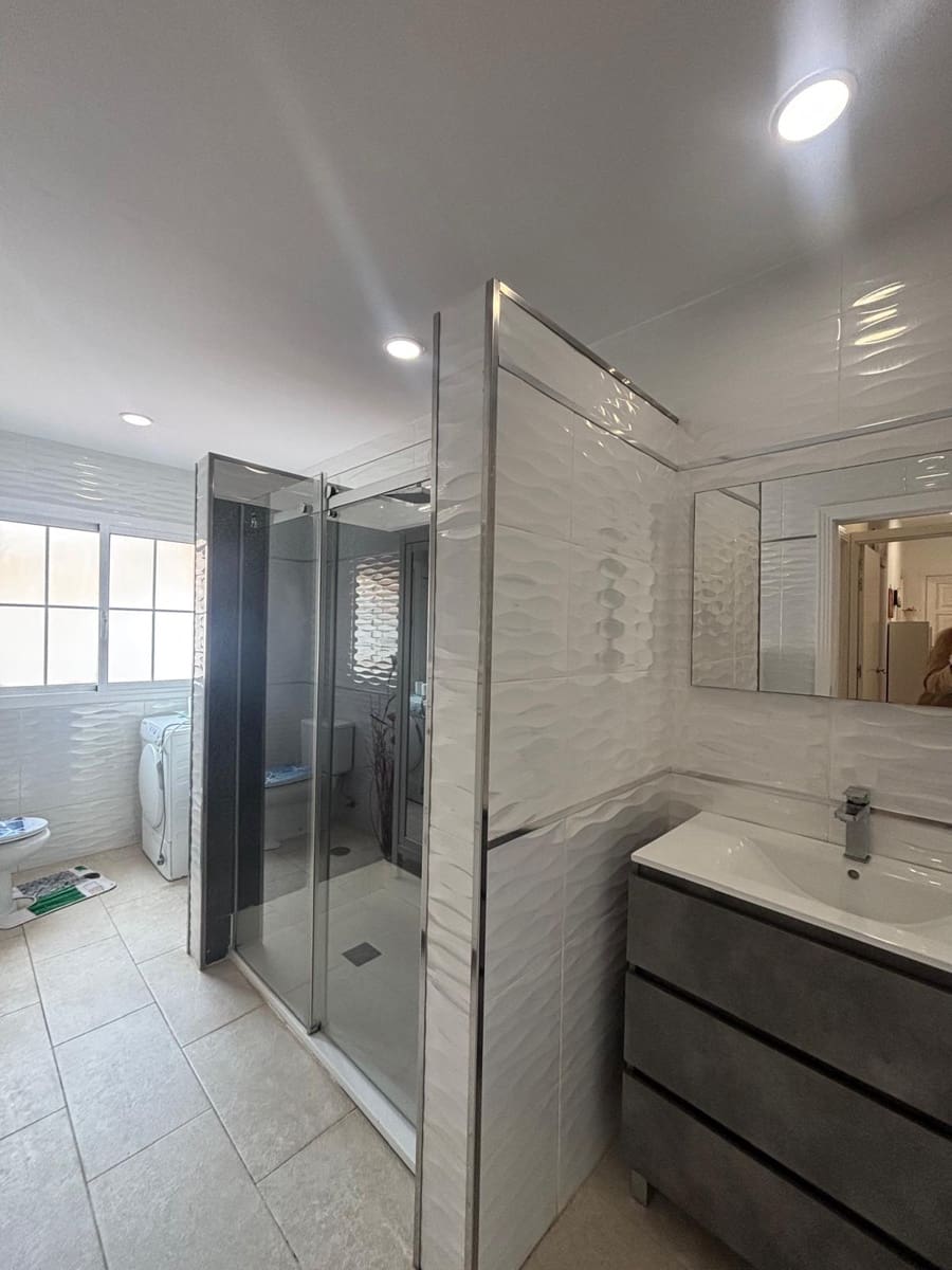 2 soverom Leilighet til salgs i Caleta de Fuste med svømmebasseng garasje - € 289 000 (Ref: 9757543)