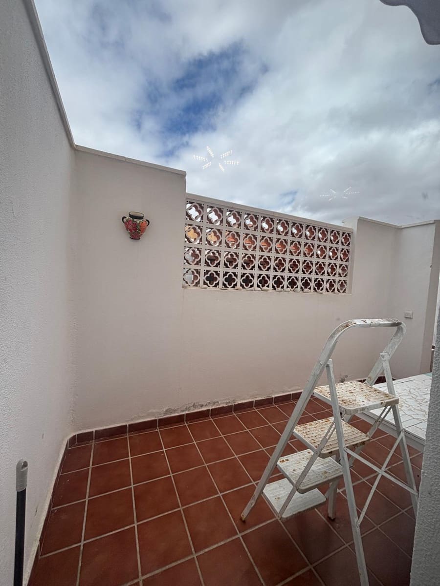 2 soverom Leilighet til salgs i Caleta de Fuste med svømmebasseng garasje - € 289 000 (Ref: 9757543)