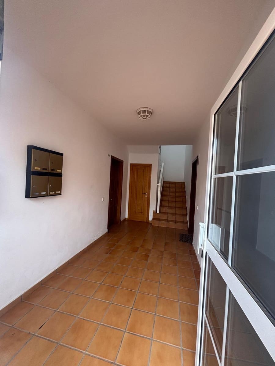 2 soverom Leilighet til salgs i Caleta de Fuste med svømmebasseng garasje - € 289 000 (Ref: 9757543)