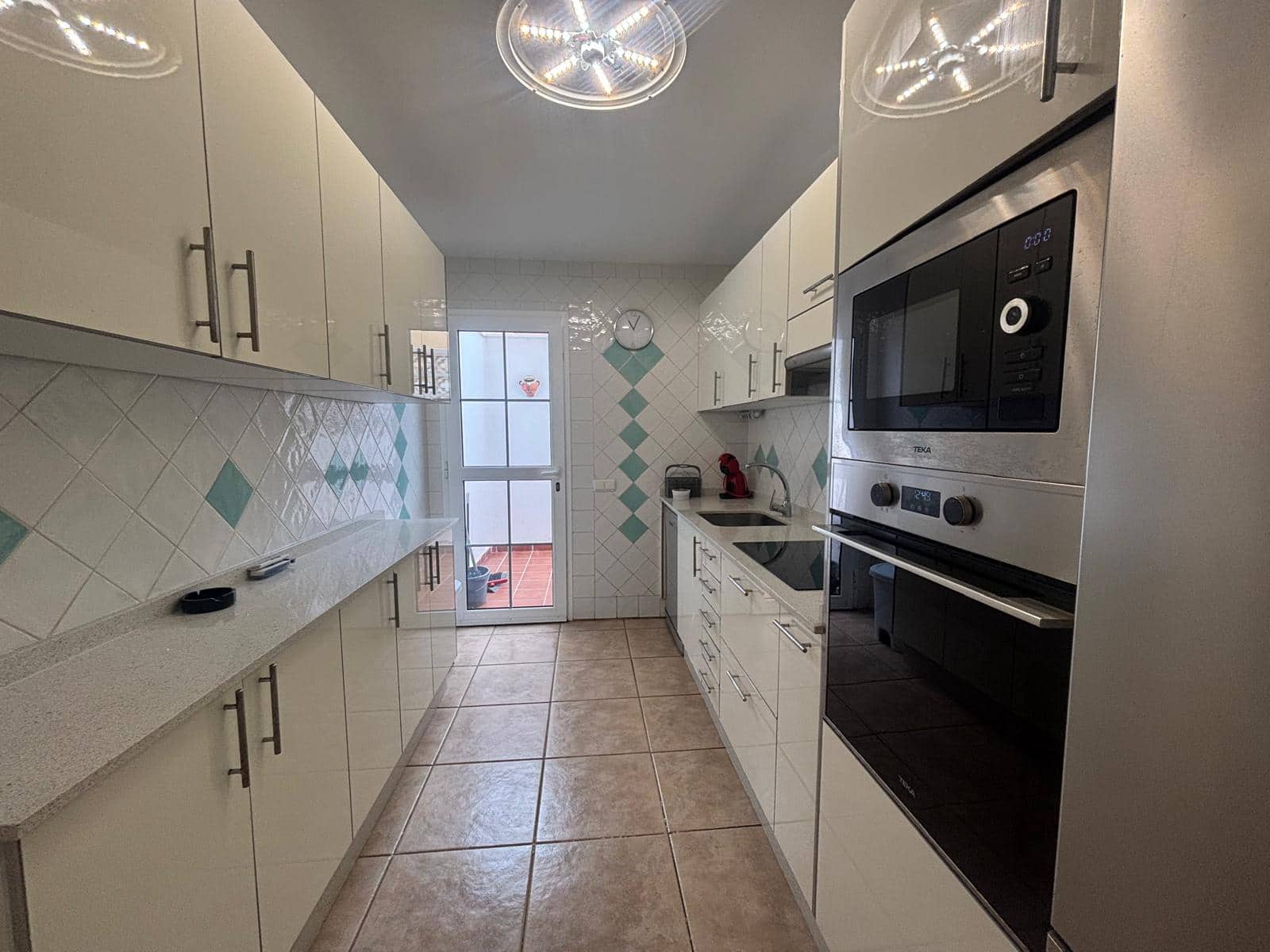 2 soverom Leilighet til salgs i Caleta de Fuste med svømmebasseng garasje - € 289 000 (Ref: 9757543)