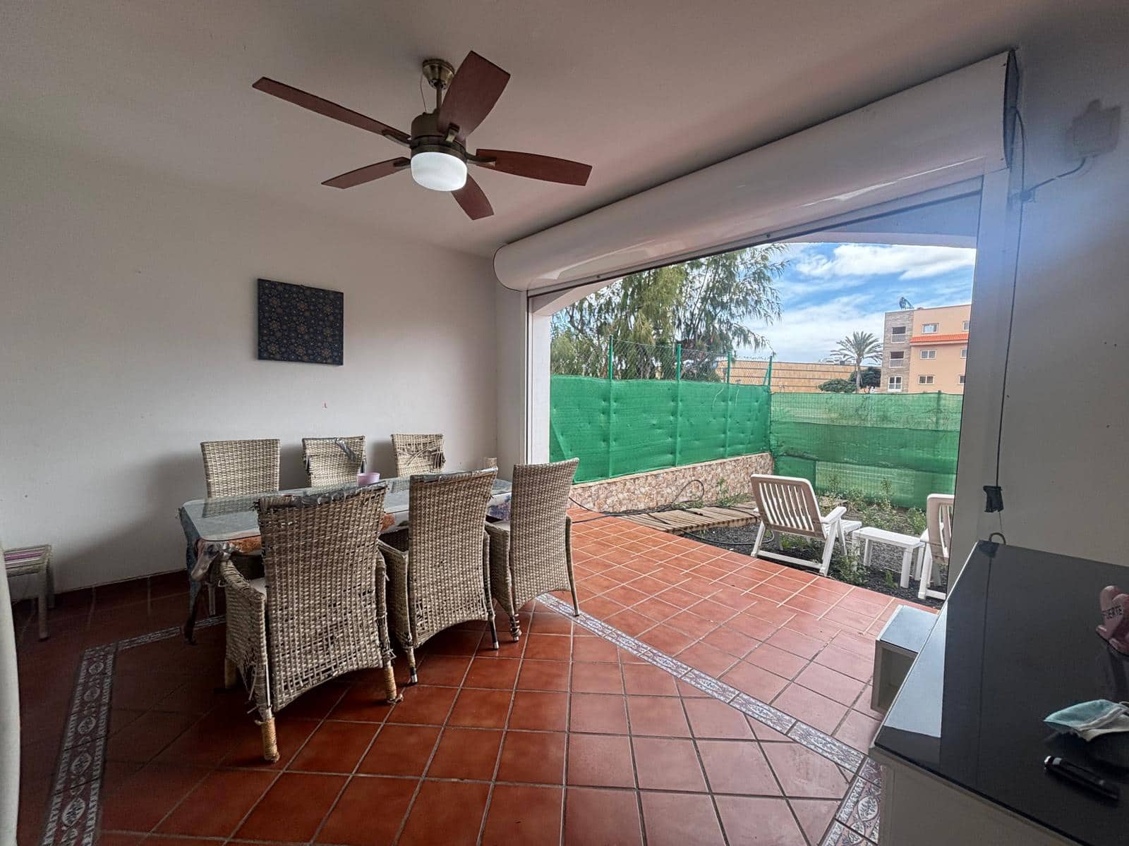 2 soverom Leilighet til salgs i Caleta de Fuste med svømmebasseng garasje - € 289 000 (Ref: 9757543)