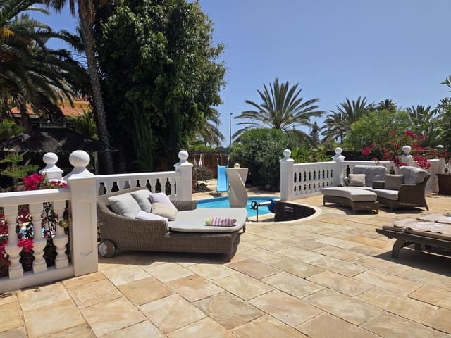 4 chambre Villa/Maison à vendre à Caleta de Fuste, Antigua avec piscine - 849 000 € (Ref: 9798101)