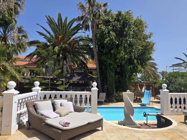 4 chambre Villa/Maison à vendre à Caleta de Fuste, Antigua avec piscine - 849 000 € (Ref: 9798101)