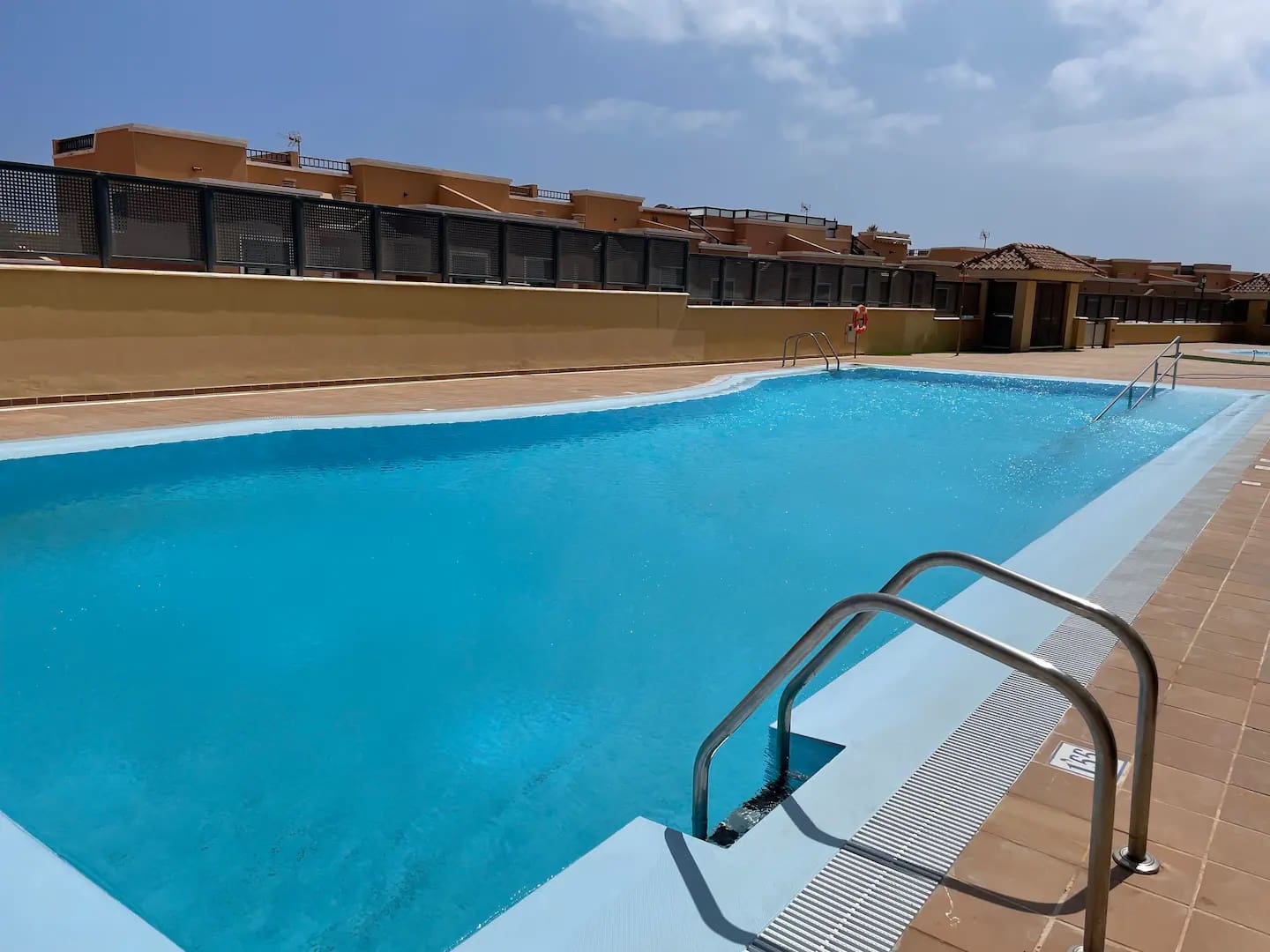 4 soveværelse Lejlighed til salg i Caleta de Fuste med swimmingpool - € 299.000 (Ref: 9798237)