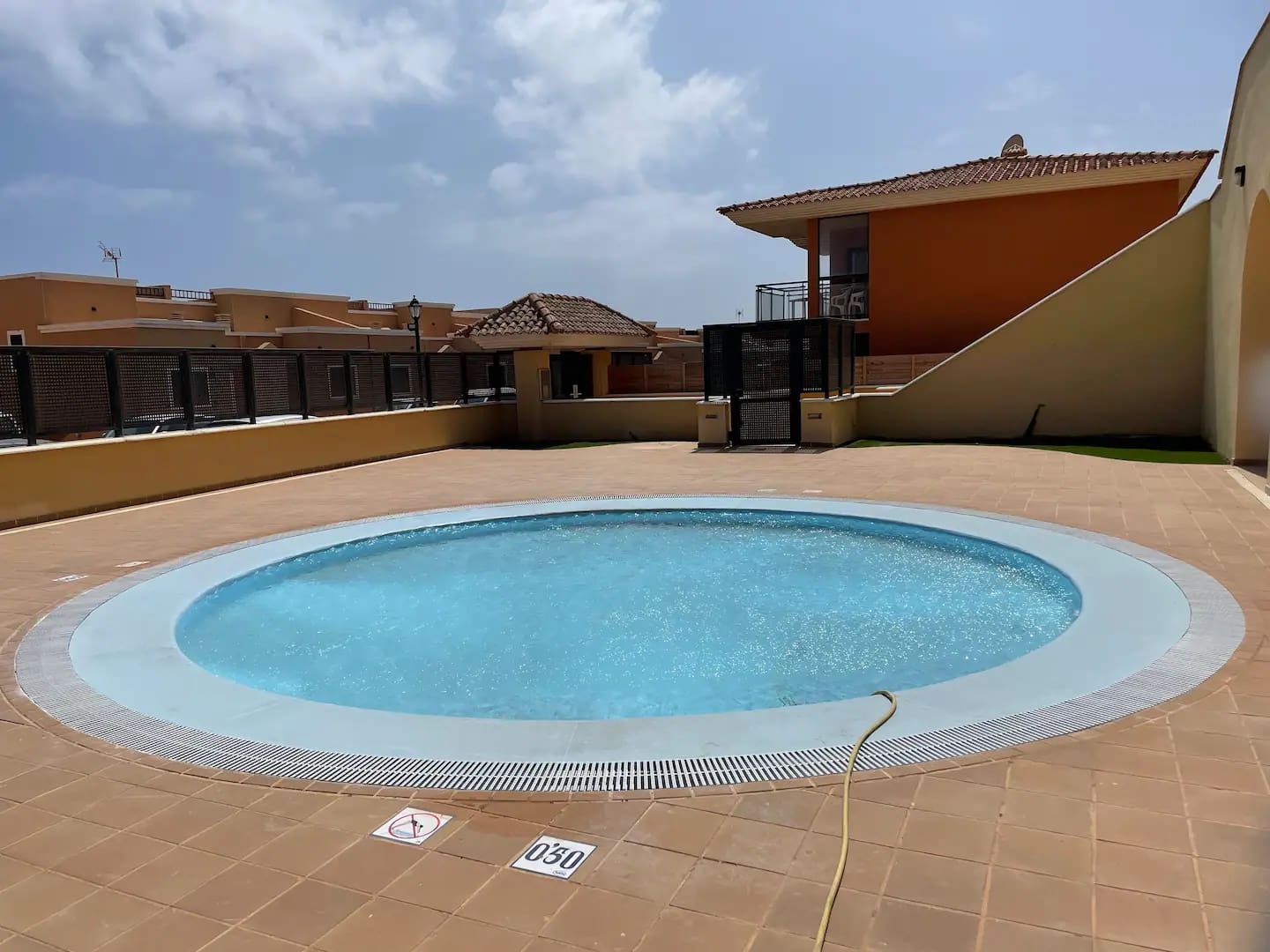 4 soveværelse Lejlighed til salg i Caleta de Fuste med swimmingpool - € 299.000 (Ref: 9798237)