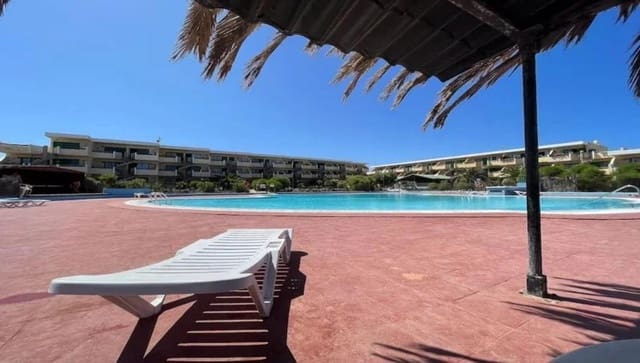 1 chambre Appartement à vendre à Costa de Antigua, Antigua avec piscine - 129 000 € (Ref: 9809763)