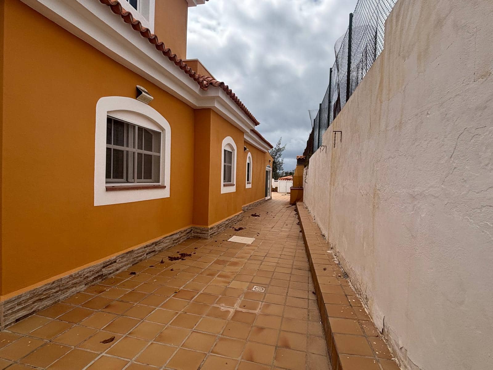 4 soverom Villa til salgs i Caleta de Fuste med svømmebasseng - € 410 000 (Ref: 9821194)