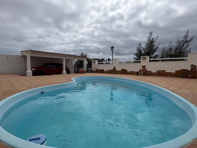 4 quarto Moradia para venda em Caleta de Fuste, Antigua com piscina - 410 000 € (Ref: 9821194)