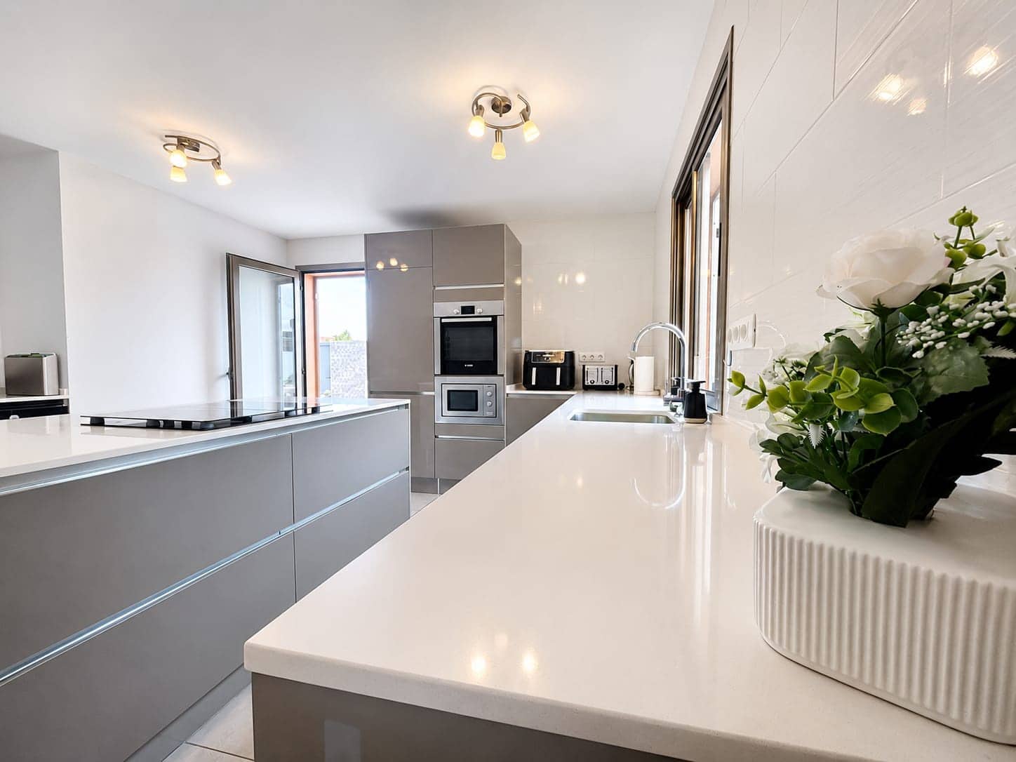 4 soveværelse Villa til salg i Caleta de Fuste med swimmingpool garage - € 675.000 (Ref: 9854549)
