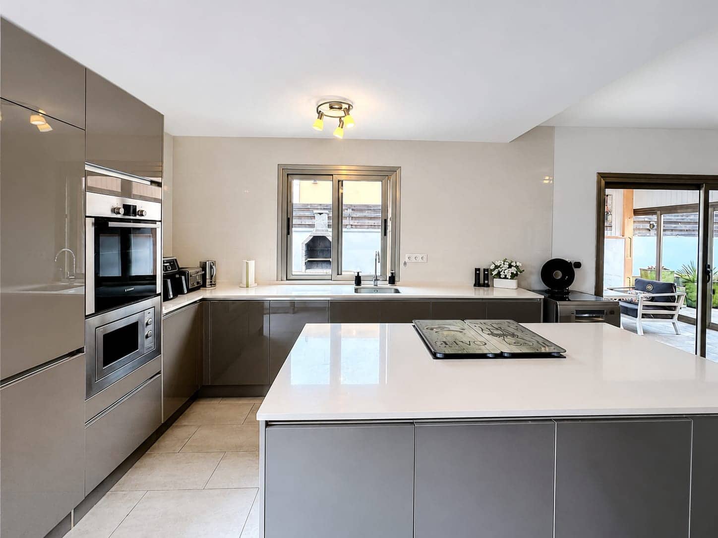 4 soveværelse Villa til salg i Caleta de Fuste med swimmingpool garage - € 675.000 (Ref: 9854549)