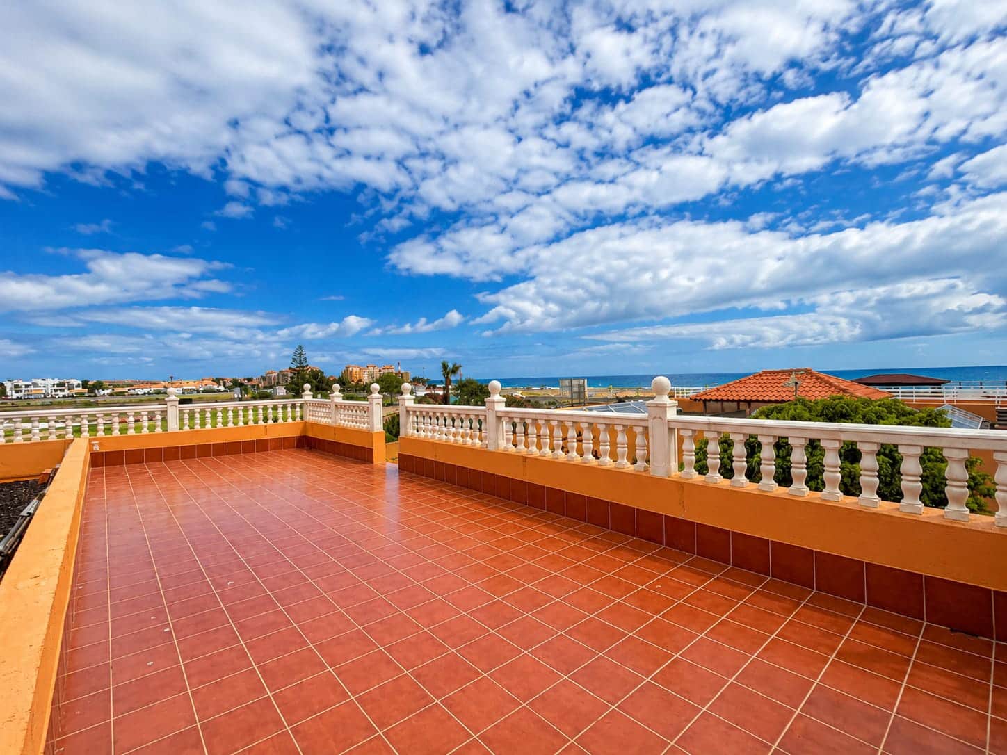 4 soveværelse Villa til salg i Caleta de Fuste med swimmingpool garage - € 675.000 (Ref: 9854549)