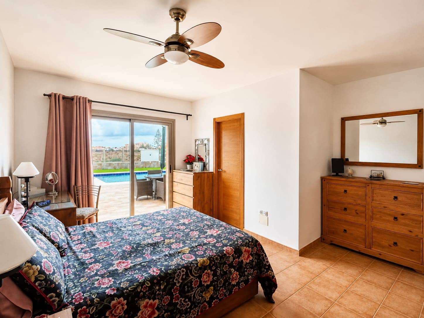 4 soveværelse Villa til salg i Caleta de Fuste med swimmingpool garage - € 675.000 (Ref: 9854549)