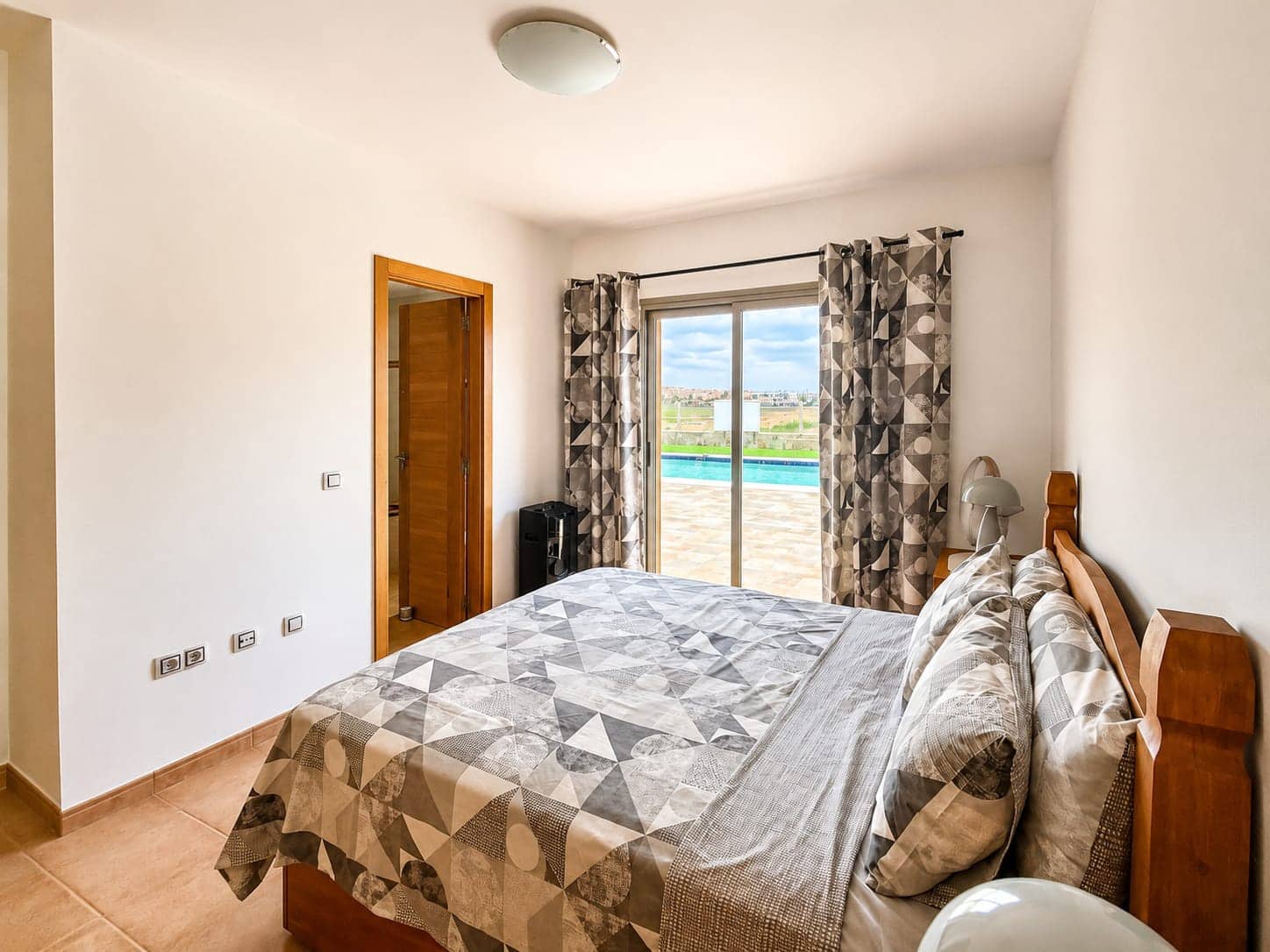 4 soveværelse Villa til salg i Caleta de Fuste med swimmingpool garage - € 675.000 (Ref: 9854549)