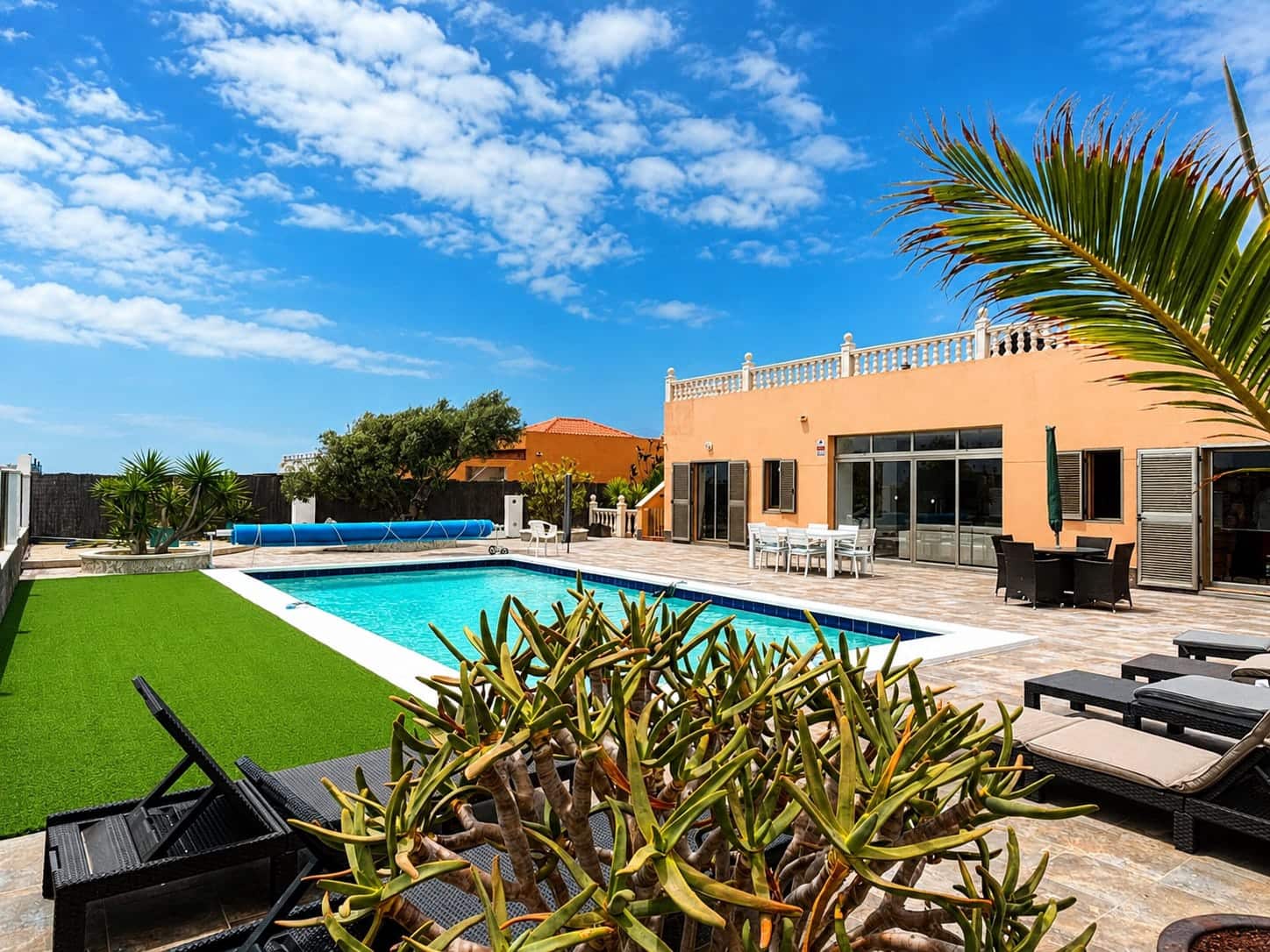 4 soveværelse Villa til salg i Caleta de Fuste med swimmingpool garage - € 675.000 (Ref: 9854549)