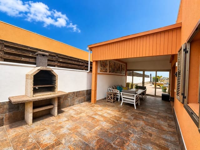 4 soveværelse Villa til salg i Caleta de Fuste, Antigua med swimmingpool garage - € 675.000 (Ref: 9854549)