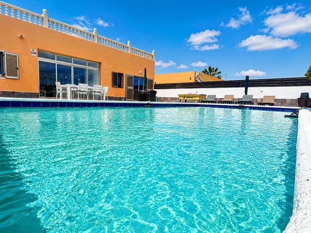 4 soveværelse Villa til salg i Caleta de Fuste, Antigua med swimmingpool garage - € 675.000 (Ref: 9854549)