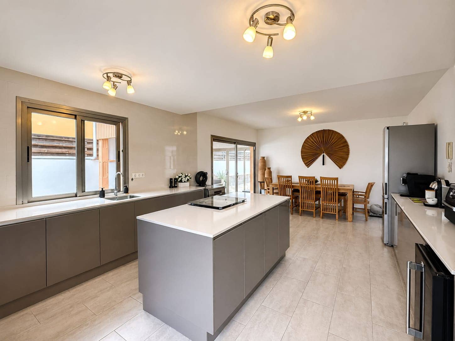 4 soveværelse Villa til salg i Caleta de Fuste med swimmingpool garage - € 675.000 (Ref: 9854549)