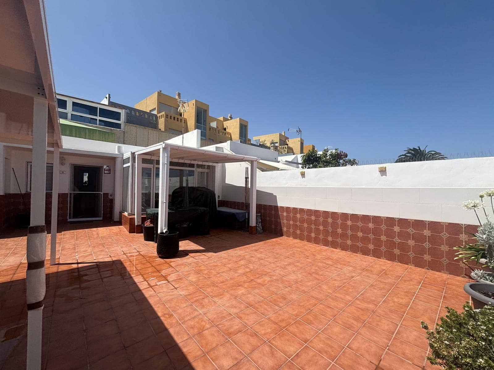 3 bedroom Apartment for sale in Caleta de Fuste with pool garage - € 249,000 (Ref: 9865882)