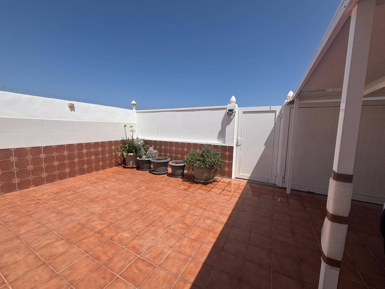 3 bedroom Apartment for sale in Caleta de Fuste with pool garage - € 249,000 (Ref: 9865882)