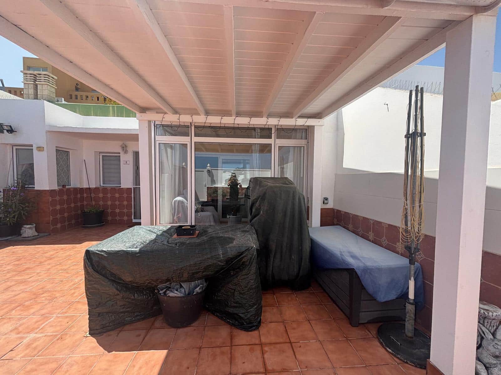 3 bedroom Apartment for sale in Caleta de Fuste with pool garage - € 249,000 (Ref: 9865882)