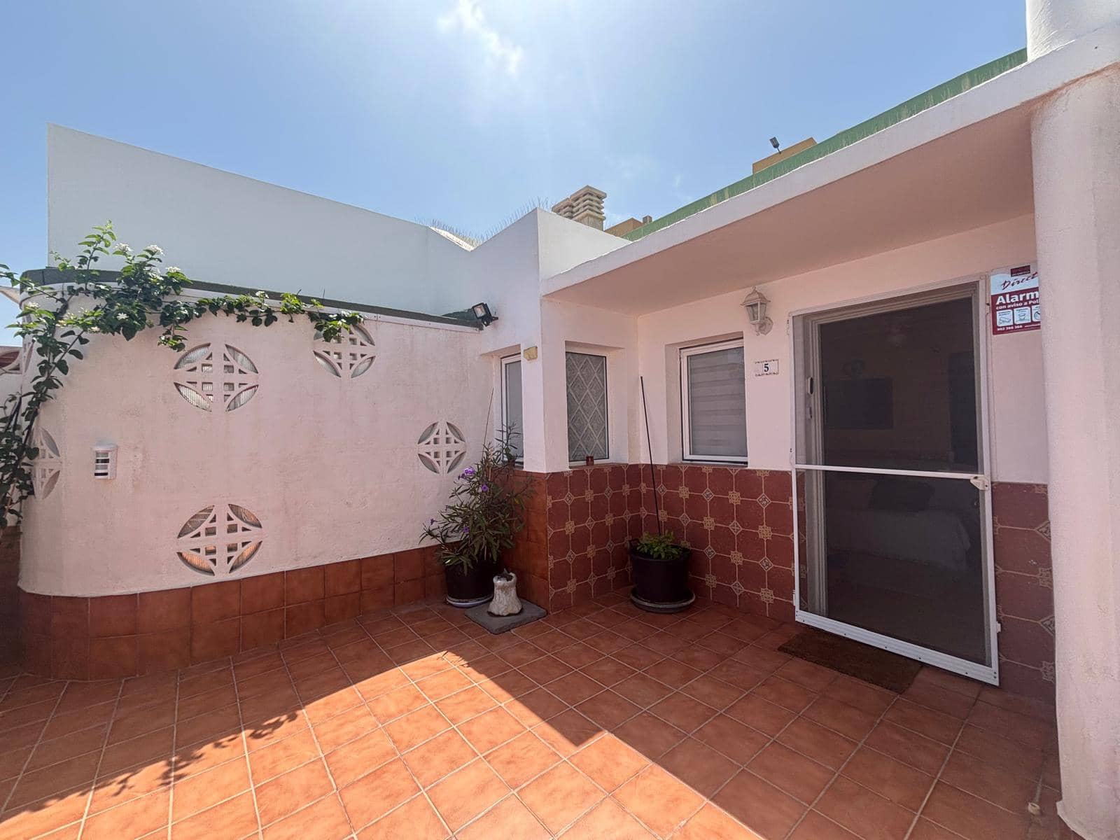 3 bedroom Apartment for sale in Caleta de Fuste with pool garage - € 249,000 (Ref: 9865882)