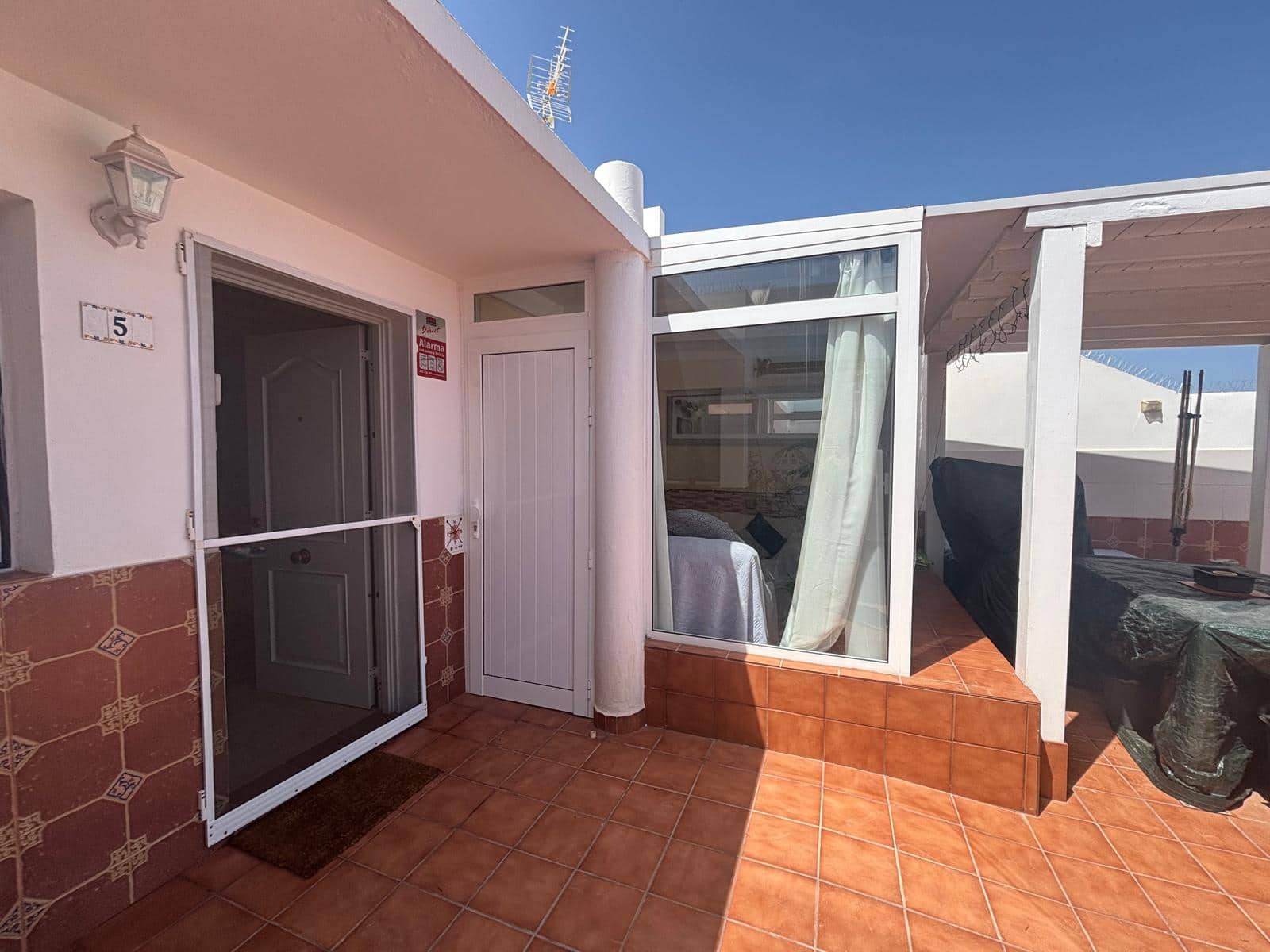 3 bedroom Apartment for sale in Caleta de Fuste with pool garage - € 249,000 (Ref: 9865882)