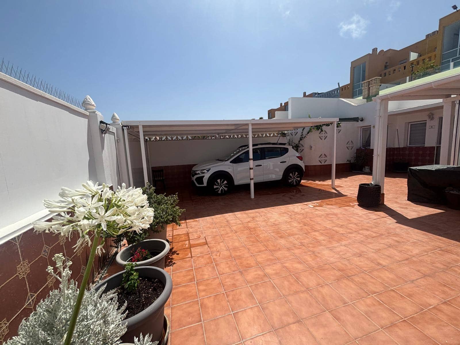 3 bedroom Apartment for sale in Caleta de Fuste with pool garage - € 249,000 (Ref: 9865882)