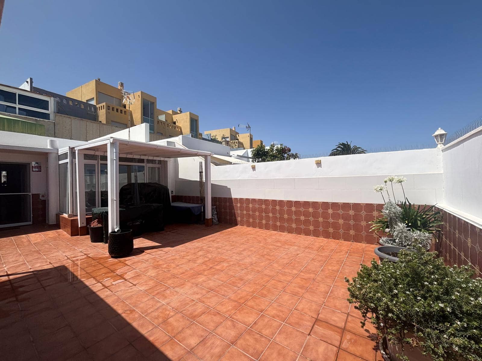 3 bedroom Apartment for sale in Caleta de Fuste with pool garage - € 249,000 (Ref: 9865882)