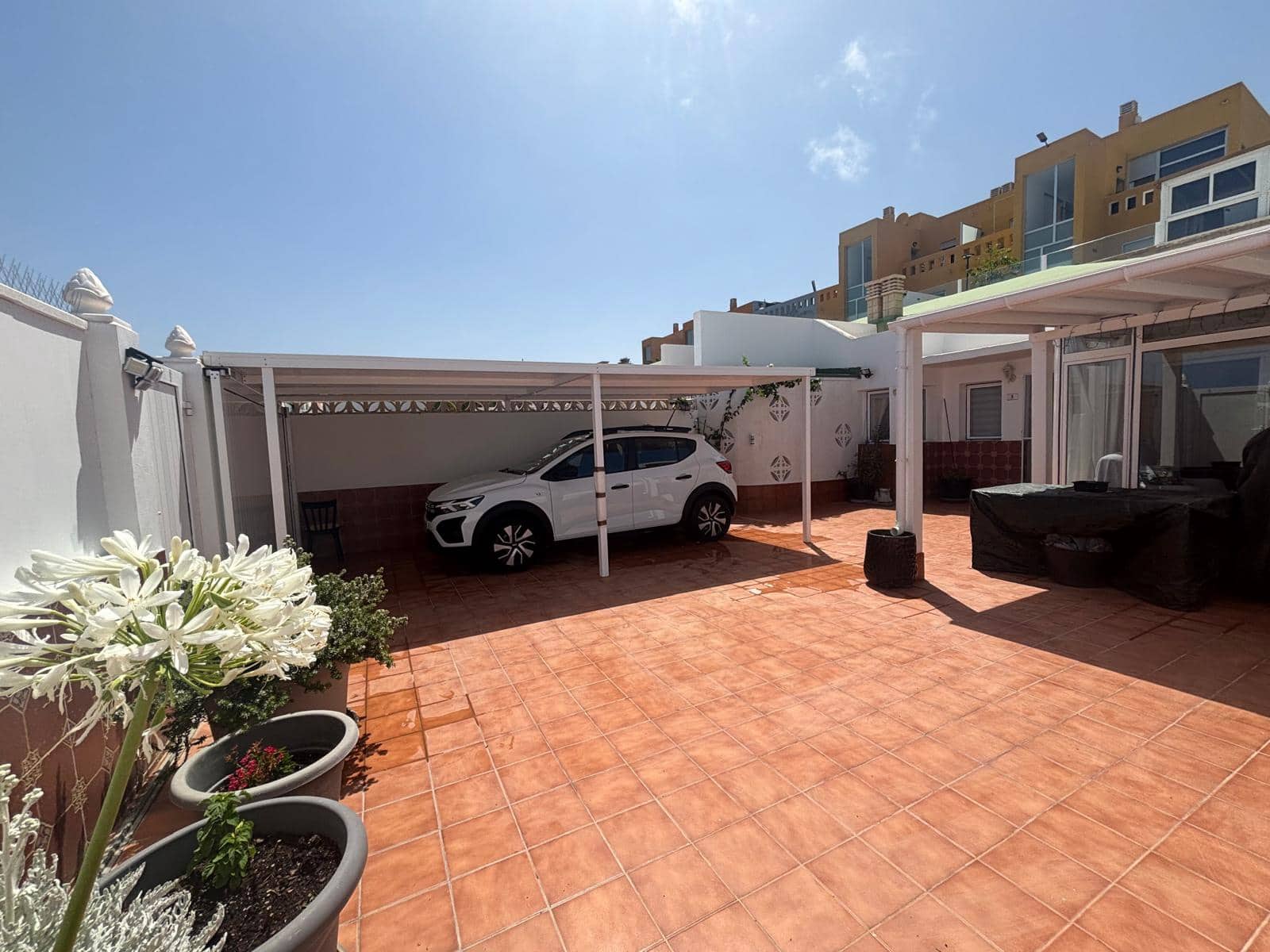 3 bedroom Apartment for sale in Caleta de Fuste with pool garage - € 249,000 (Ref: 9865882)