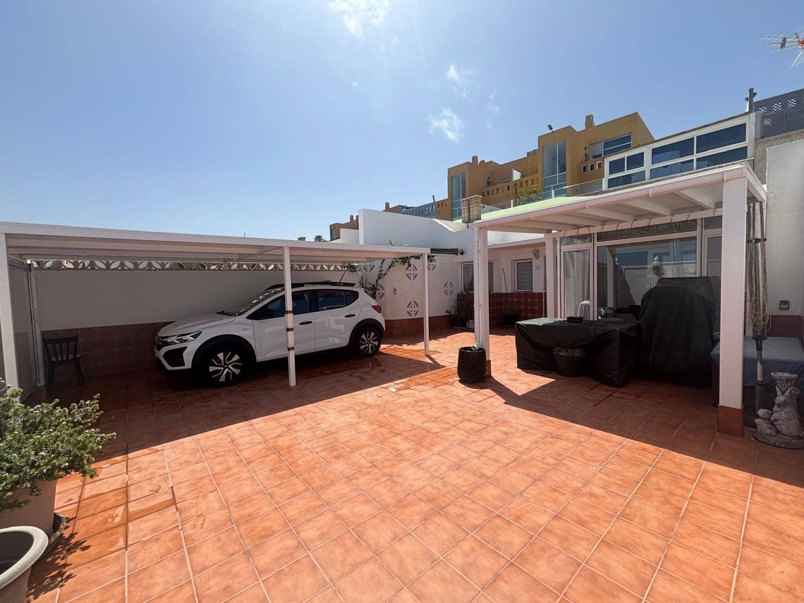 3 bedroom Apartment for sale in Caleta de Fuste with pool garage - € 249,000 (Ref: 9865882)
