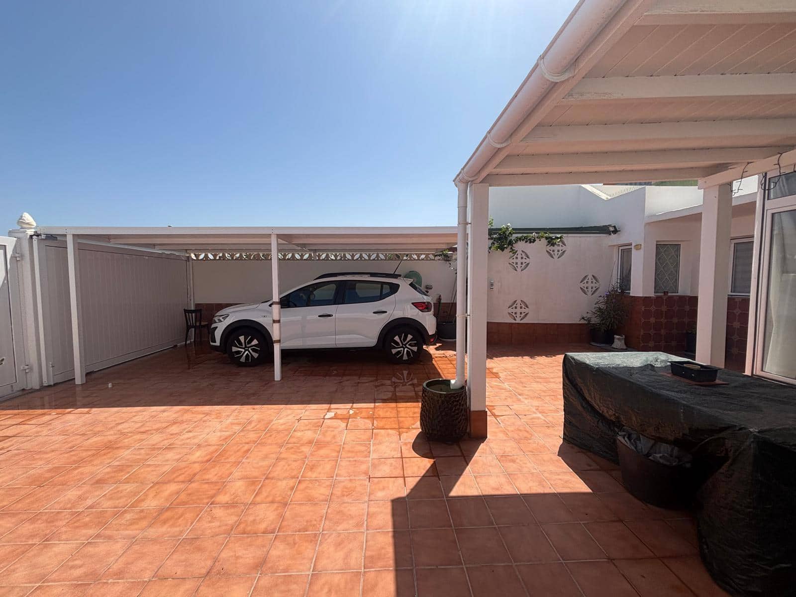 3 bedroom Apartment for sale in Caleta de Fuste with pool garage - € 249,000 (Ref: 9865882)