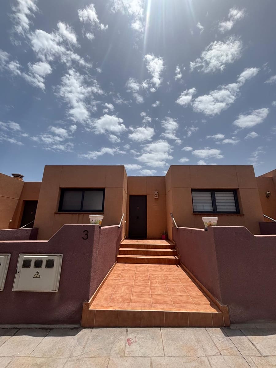 3 bedroom Townhouse for sale in Caleta de Fuste with pool garage - € 307,000 (Ref: 9866210)