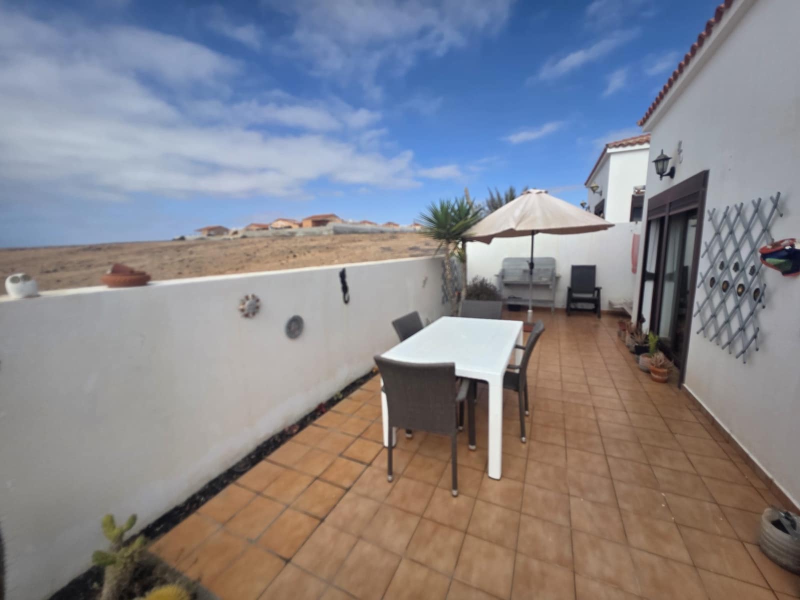 3 bedroom Villa for sale in Costa de Antigua with garage - € 299,000 (Ref: 9897194)
