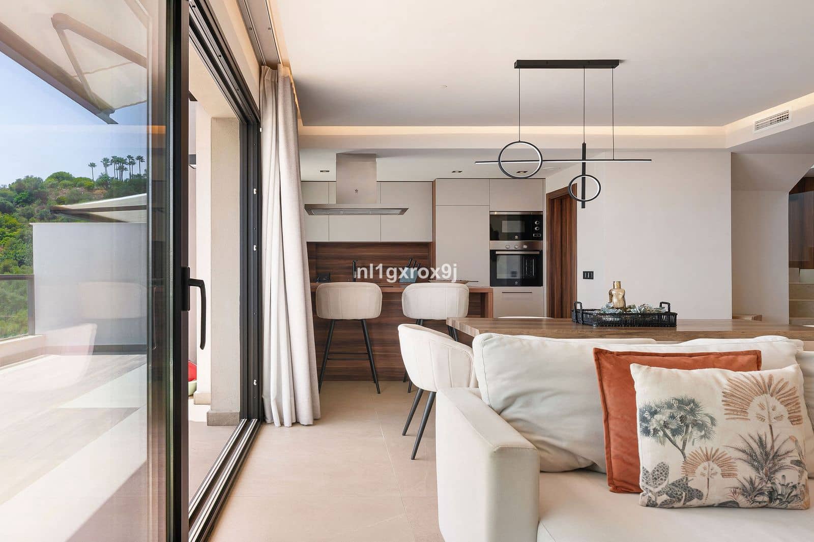 3 bedroom Penthouse for sale in Nueva Andalucia - € 1,330,000 (Ref: 10020419)