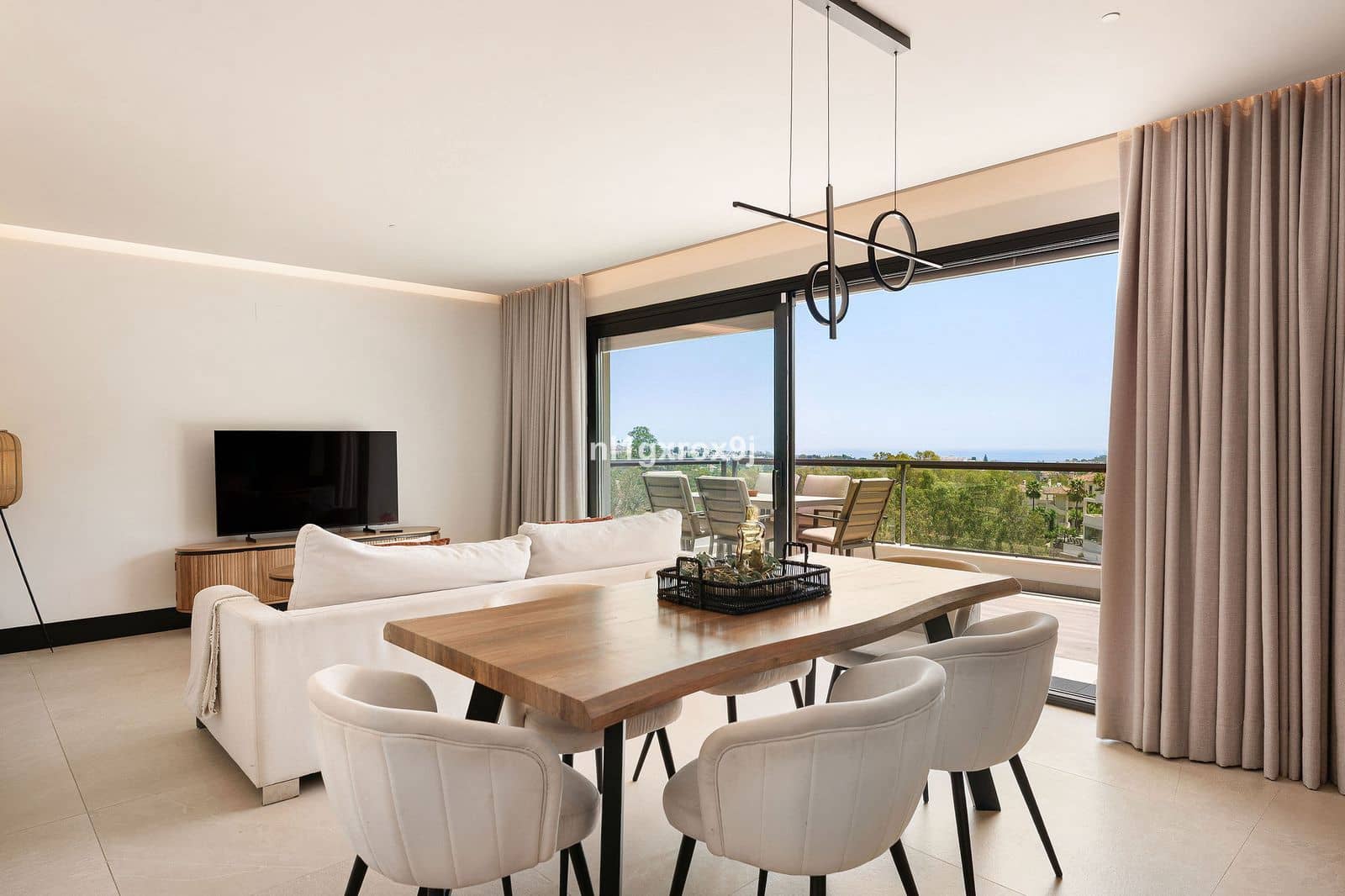 3 bedroom Penthouse for sale in Nueva Andalucia - € 1,330,000 (Ref: 10020419)